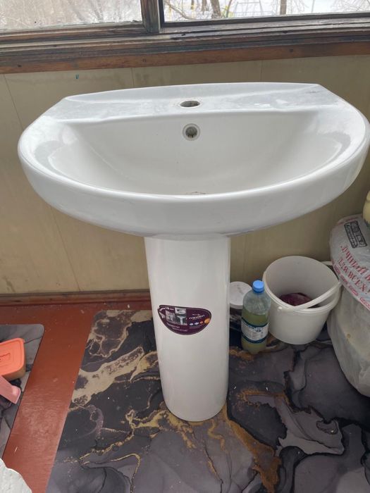 Продам раковину "тюльпан"