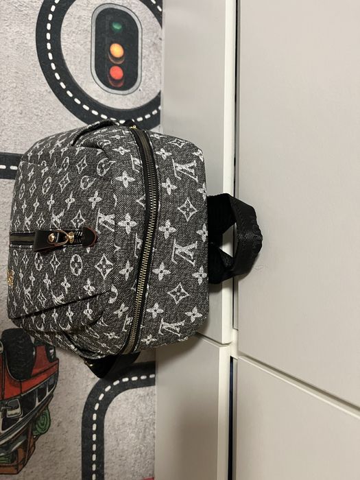 Нова дамска раница