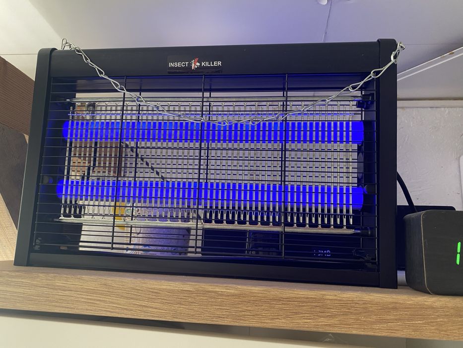 Лампа против комари и насекоми