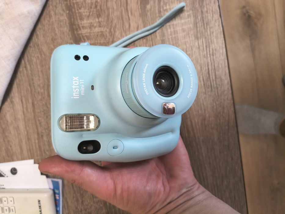 Instax mini 11 камера за моментни снимки