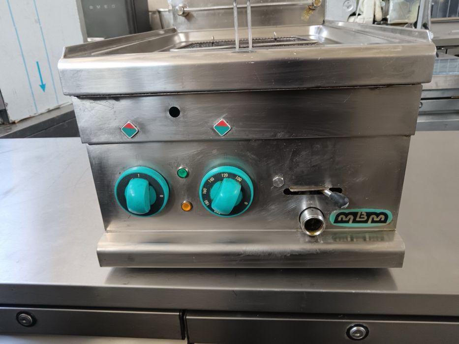 Професионален трифазен фритюрник Италия с 6 месеца гаранция