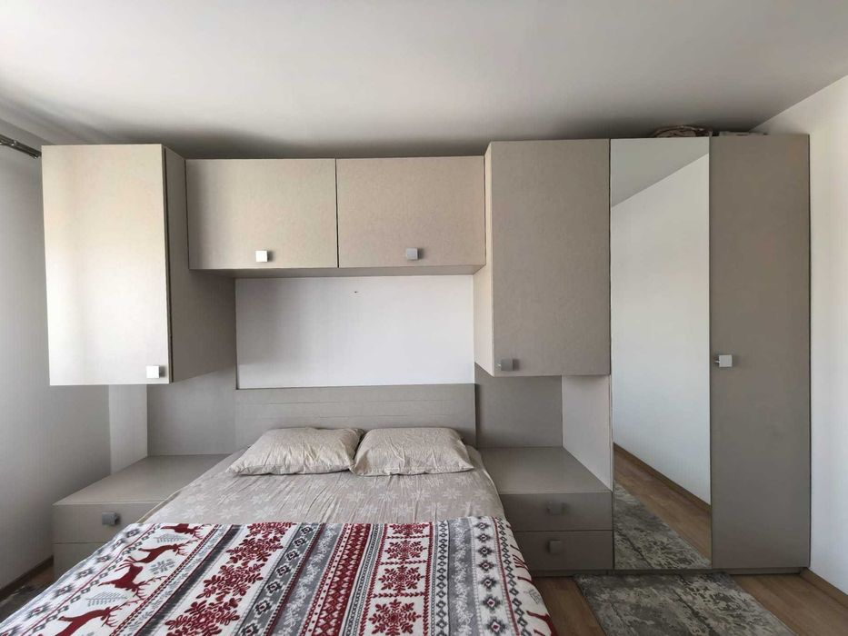 mobila dormitor , executata la comanda, culoare deschisa