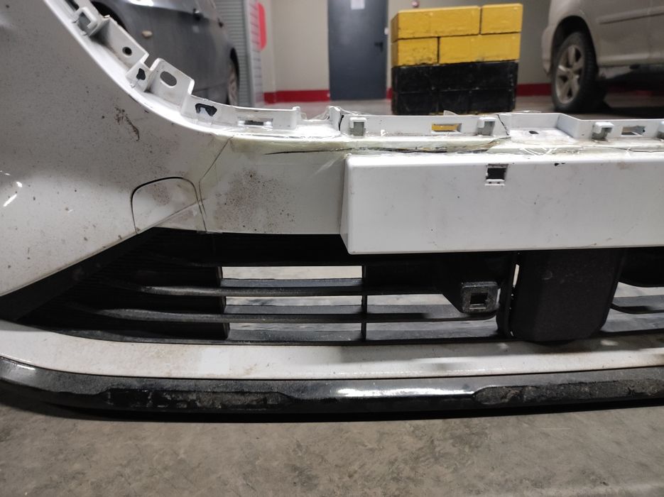 Продам бампер б/у Jetour x70 до рестайлинг.