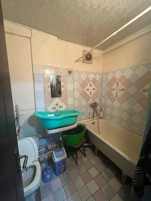 Ипотека есть Трехкомнатная рисовом базаре 70м2 3й этаж