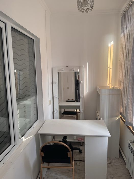 Сдается небольшой кабинет в салоне