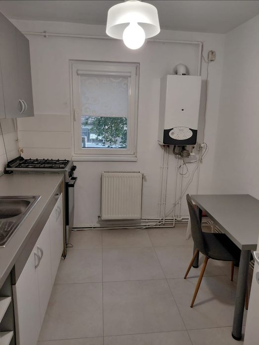 Închiriez apartament