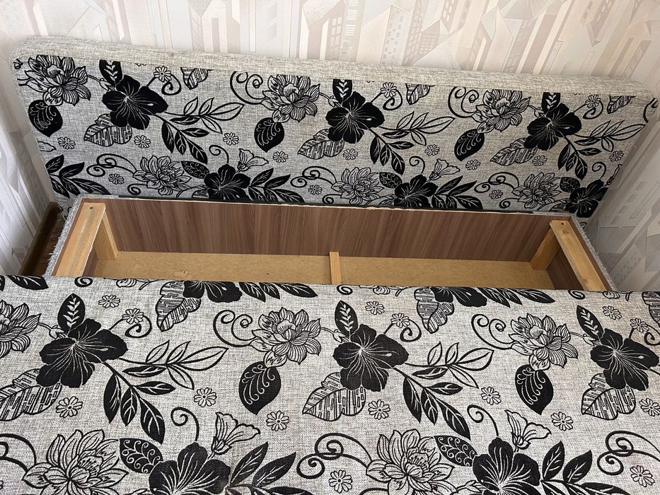 Диван двуспальный