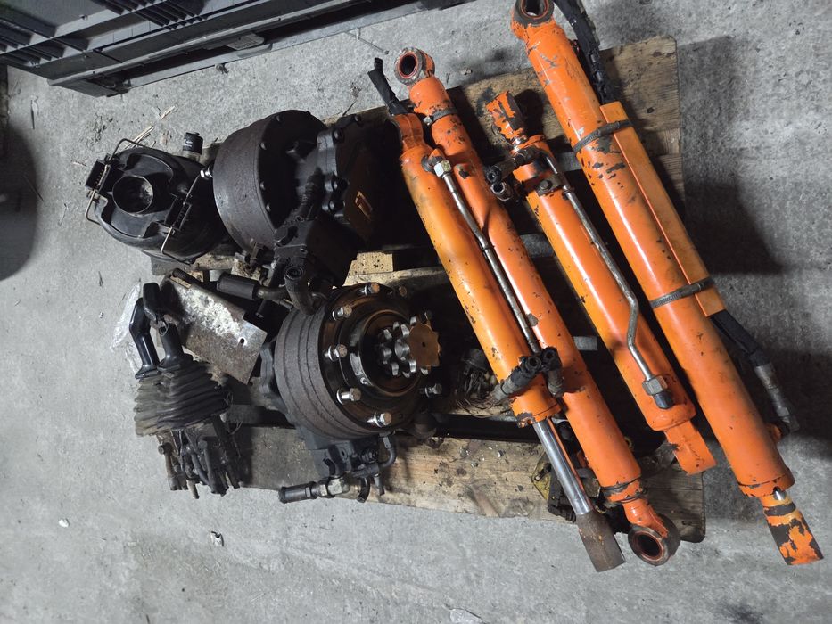 Joystick maneta komatsu sk714,cilindru komatsu sk 714 piese dezmembrez