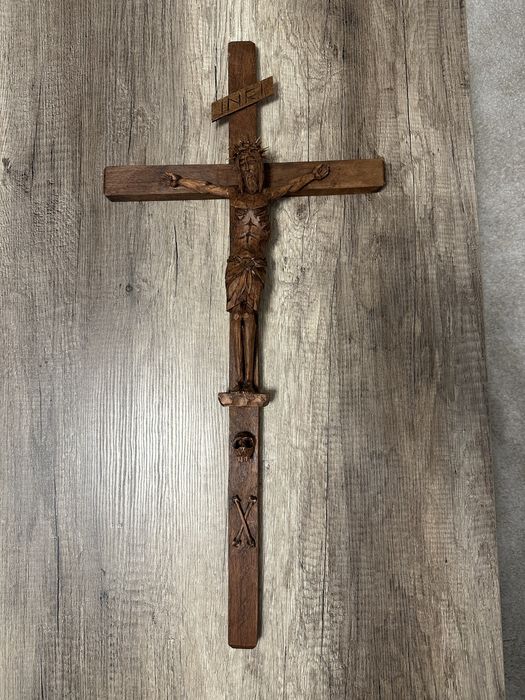 Crucifix / cruce de lemn