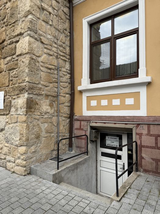 Vand Spatiu comercial sau locuinta,inchiriez