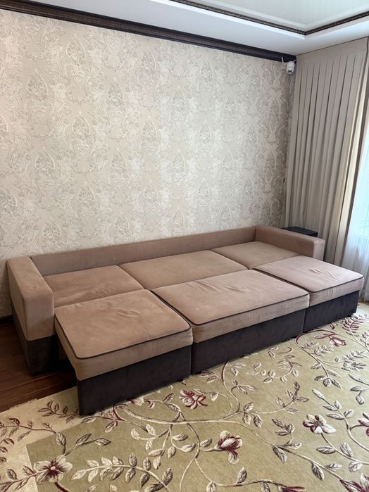 Удобный, длинный диван