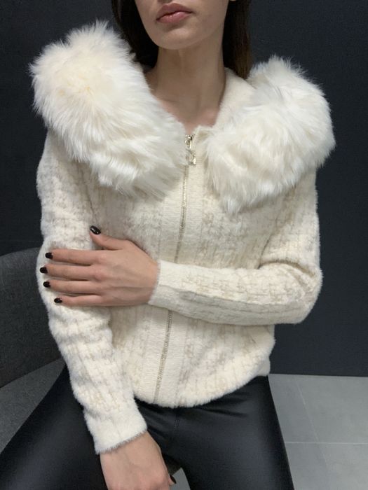 Къса Кашмирена жилетка с пухена яка