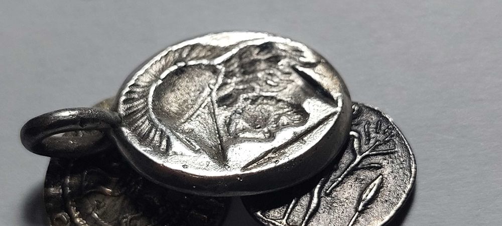 Сребърен медалъон + 2 сребърни монети- Реплика