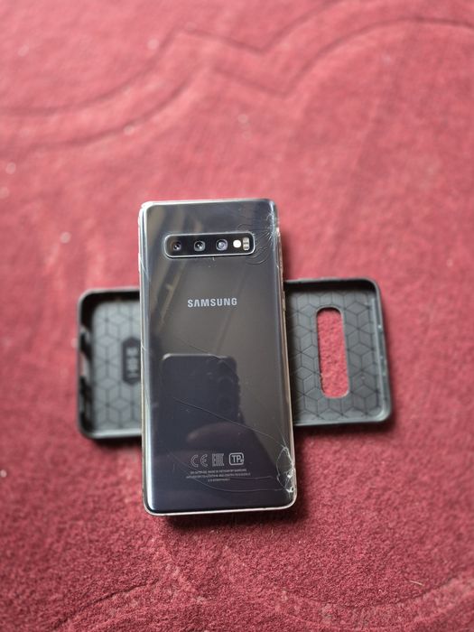 Samsung S10 yaxshi holatda