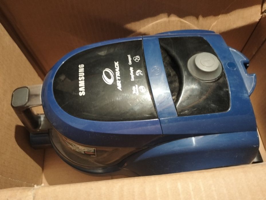 Отдам даром  пылесос