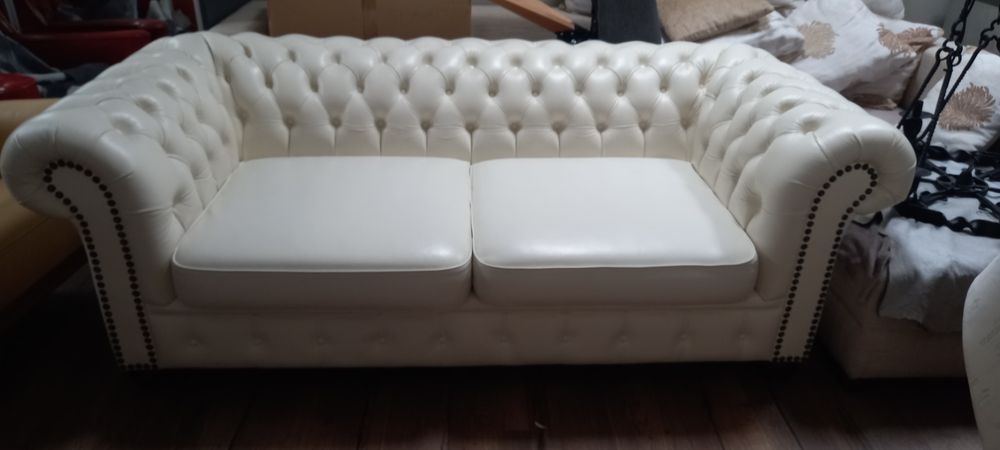 Canapea chesterfield