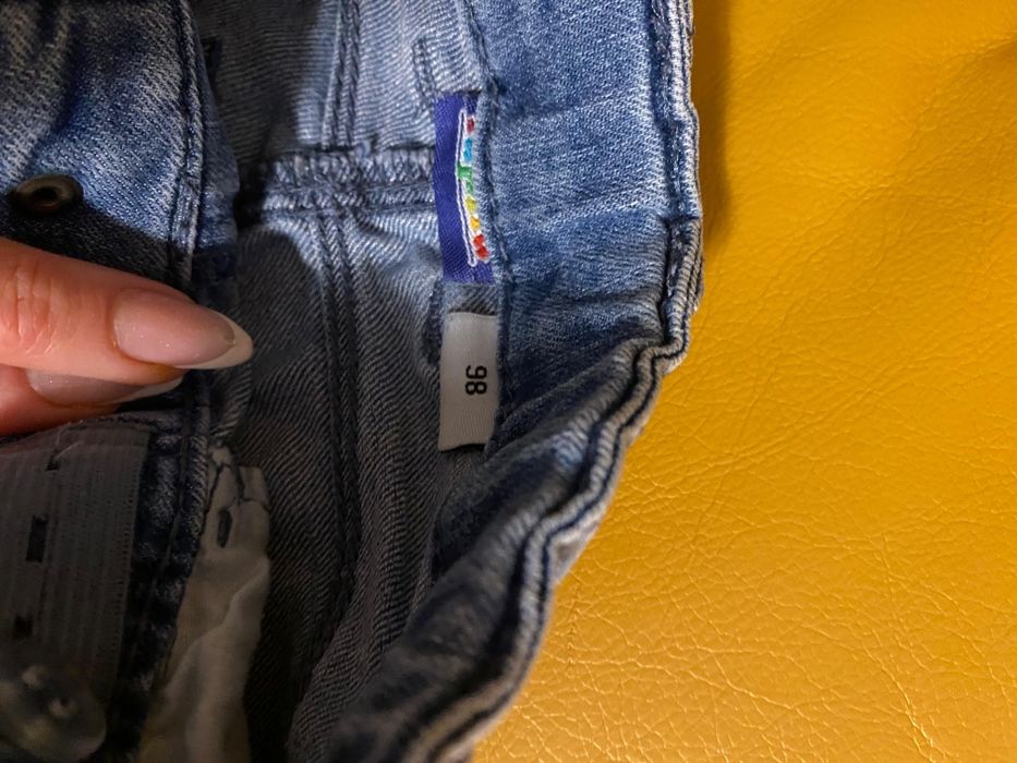 Vand un lot de 5 articole fetite mar.3-4 ani