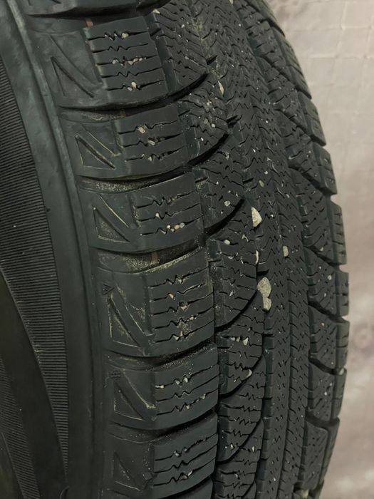Продам зимние шины пару