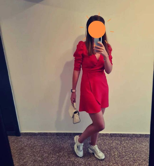 Рокля Naf Naf. Редовна цена в About you 157 лева.