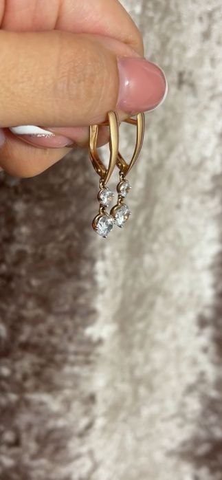 продам новые золотые серьги