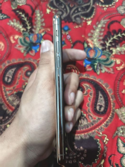Iphone xs zo'r holatda