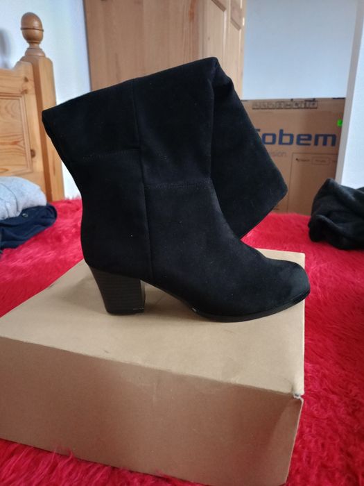 Дамски  ботуши велурени размер 38  черни