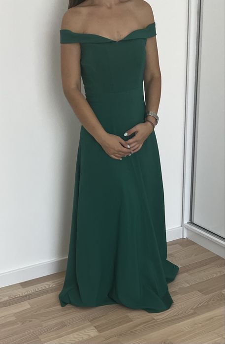 Дълга зелена рокля