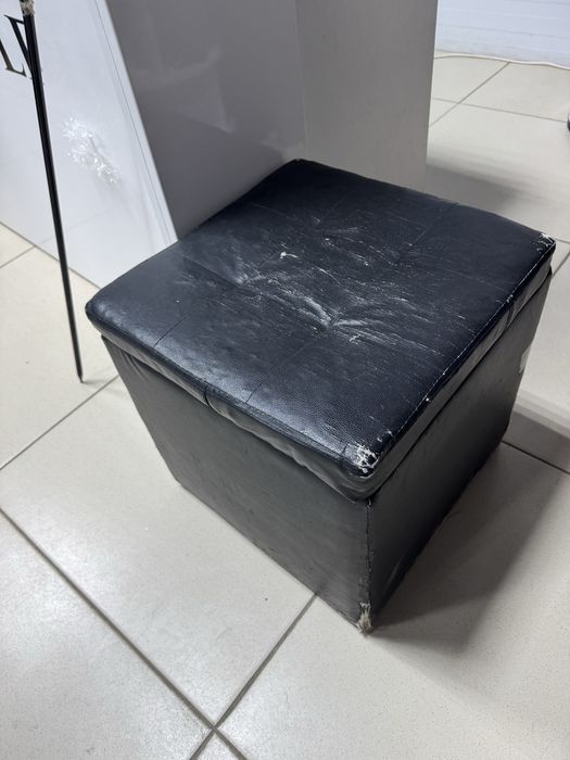 Пуфик кожаный 40*40*40