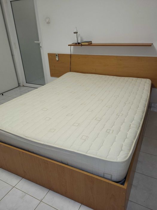 Pat cu somiera rabatabila si lada de depozitare, saltea inclusa