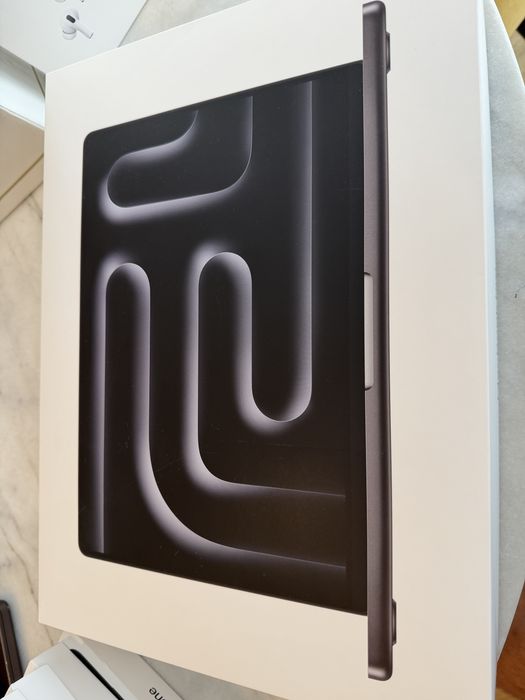 Cutie laptop notebook Macbook pro 14 24gb mem 1tb