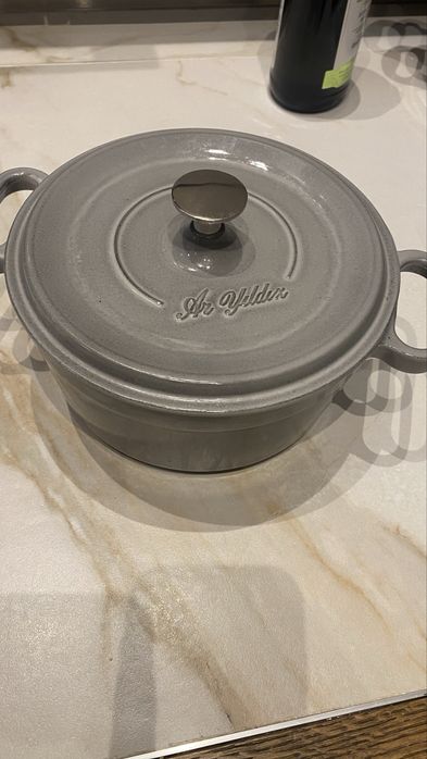 Чугунена тенджера 20 см диаметър