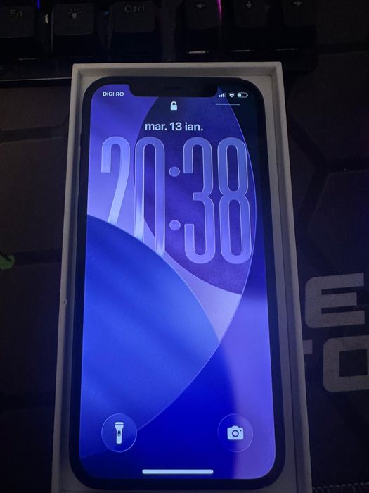 Vand iPhone 12 78% baterie