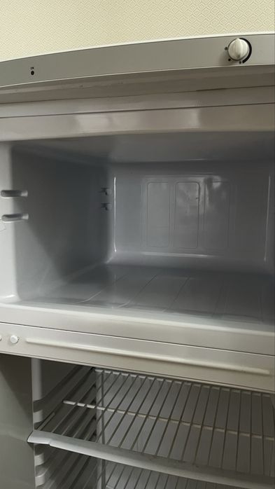 Продам рабочий б/у холодильник