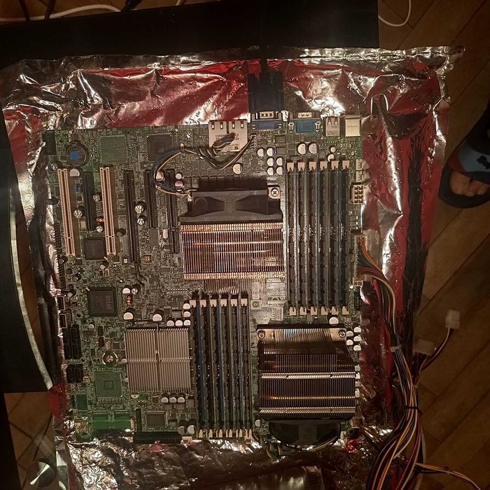 KIT Server Dual Xeon 12 core / 24 thread-uri, 96GB RAM ECC – Home Lab