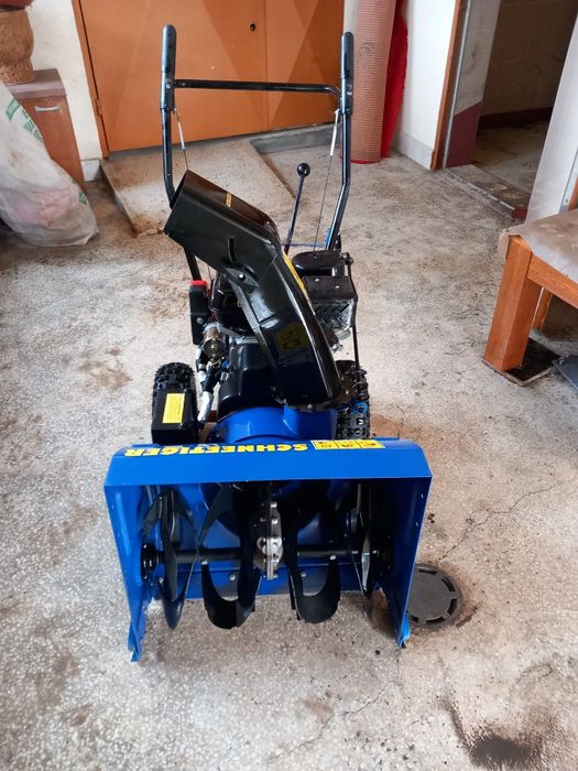 Снегорин за почистване на сняг