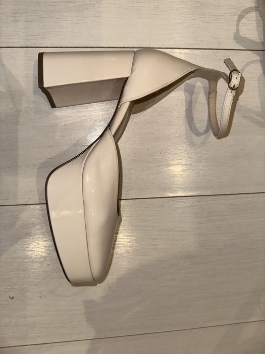 Tocuri patrate cu platforma firma HÖGL, crem lacuit, marime 39