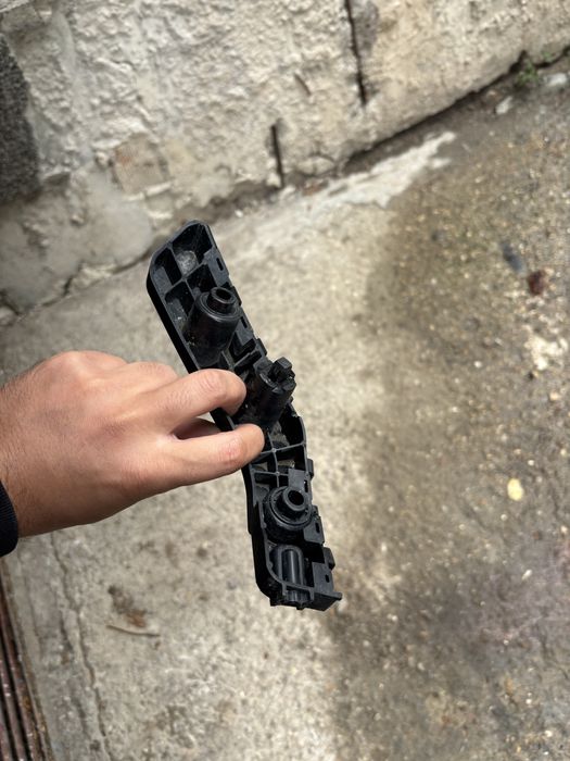 Grand cherokee wk2 десен държач броня