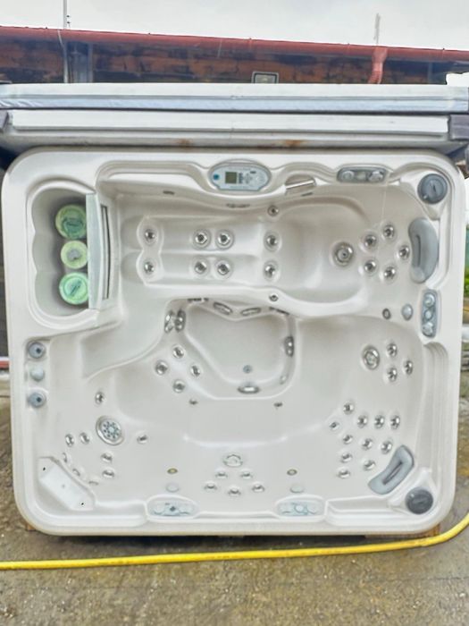 Jacuzzi ARTESIAN SPAS- Platinum Elite- 5-6 persoane -Sistem sunet