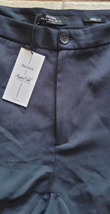 Vand pantaloni Bershka