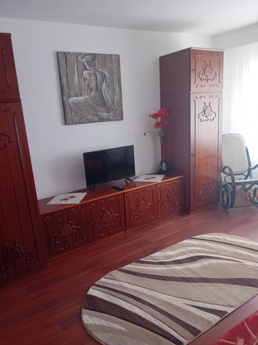Închiriez ap. cu 2 camere decomandate