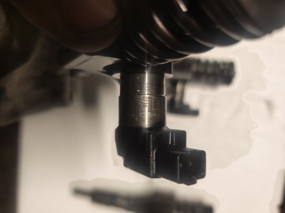 Injectoare 2.0 tdi BKP 03G130073S Volkswagen Passat B6