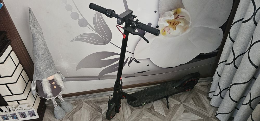 Trotineta electrica noua