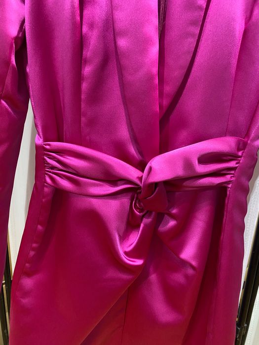 Официална рокля тип сако Zara в ярко розова магента