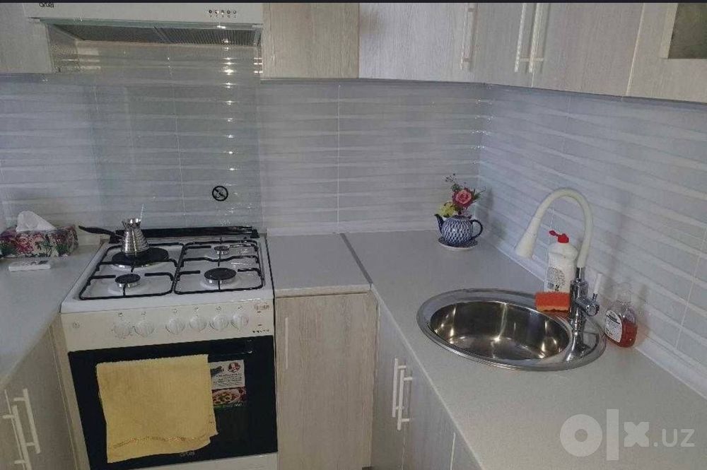 Срочно Срочно сдаёт в аренду 2 комнута адрес азиз базар 300$
