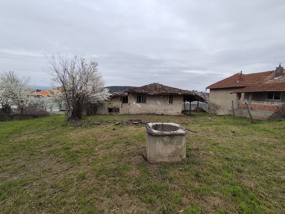 Дворно място в село Добри дял