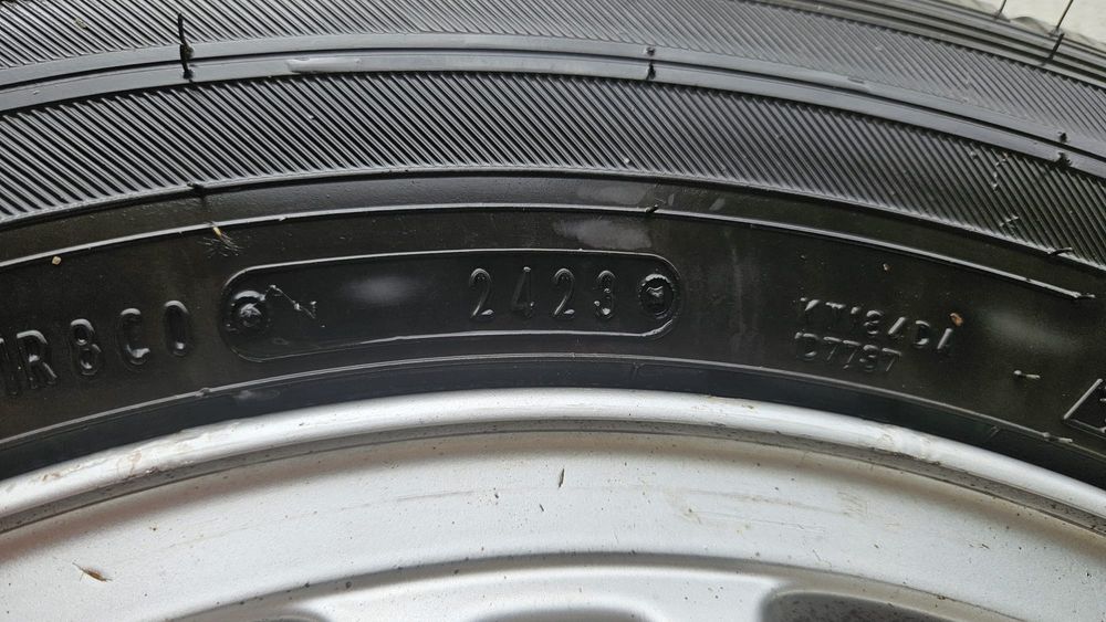 Vând set complet format din 4 anvelope Falken EuroWinter VAN01, montate pe jante pentru Mercedes Viano / Vito W639