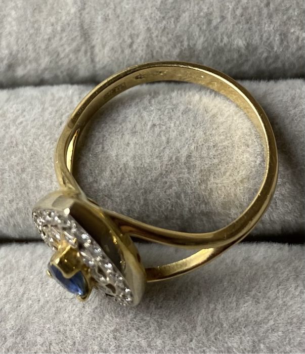 Кольцо с бриллиантами и сапфиром