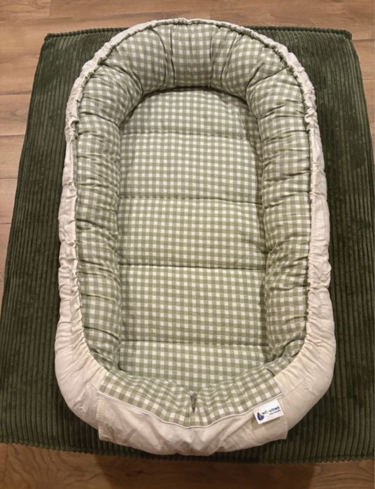 Babynest cu doua fete