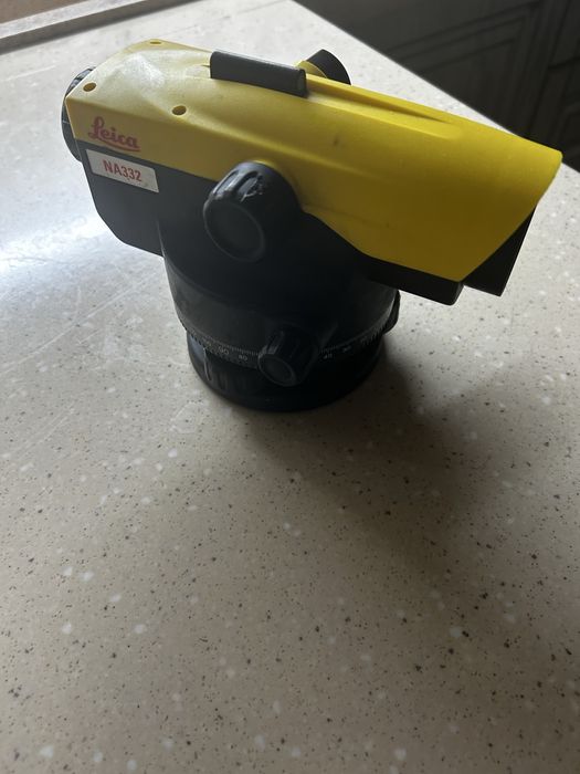 Продам невелир leica