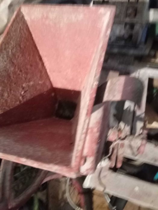 Moară măcinat porumb în stare foarte bună